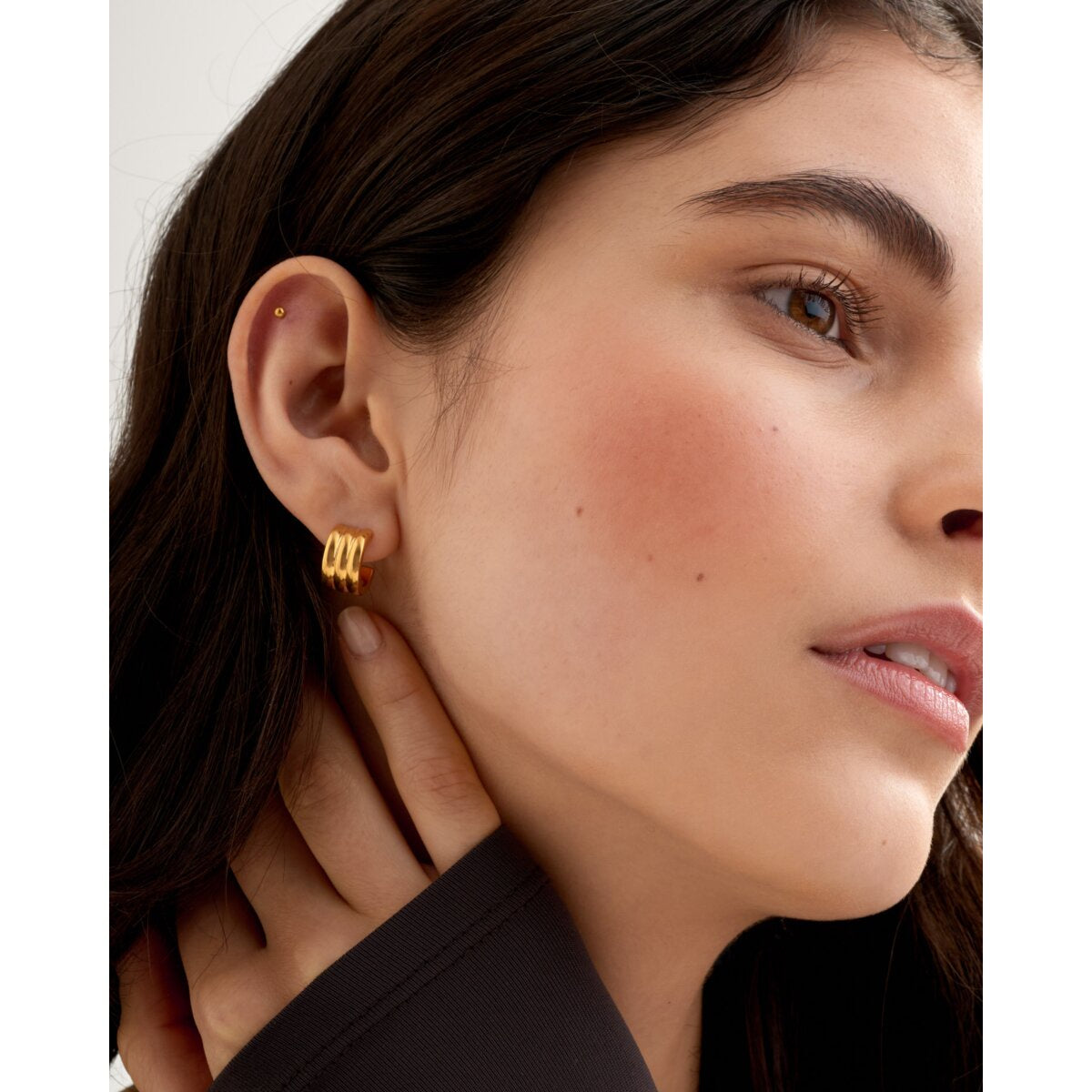 HANNA HUGGIE HOOP EARRING
