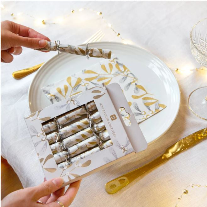 Botanical mistletoe mini cracker