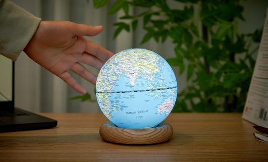 Atlas globe lamp